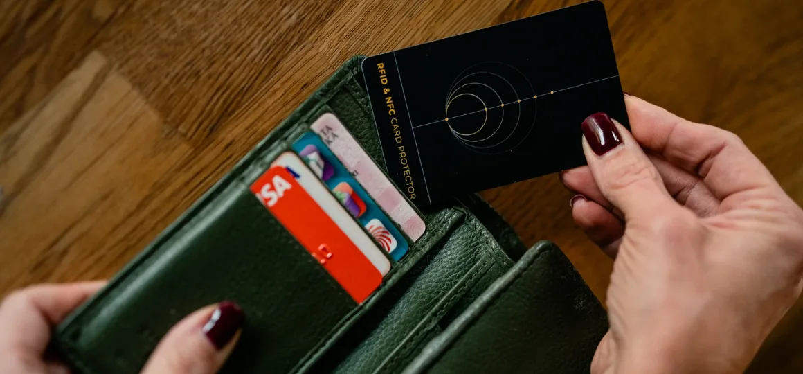 Etui na karty kredytowe z blokadą RFID – ochrona danych w zasięgu ręki