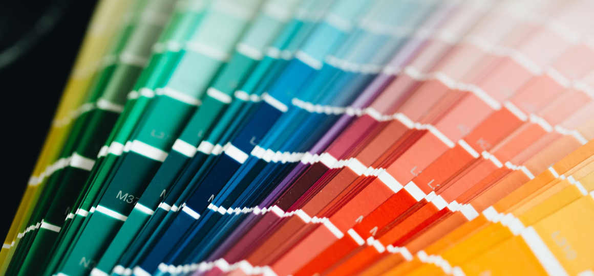 Kolory i tekstury wnętrz 2026 – nowa definicja przytulności